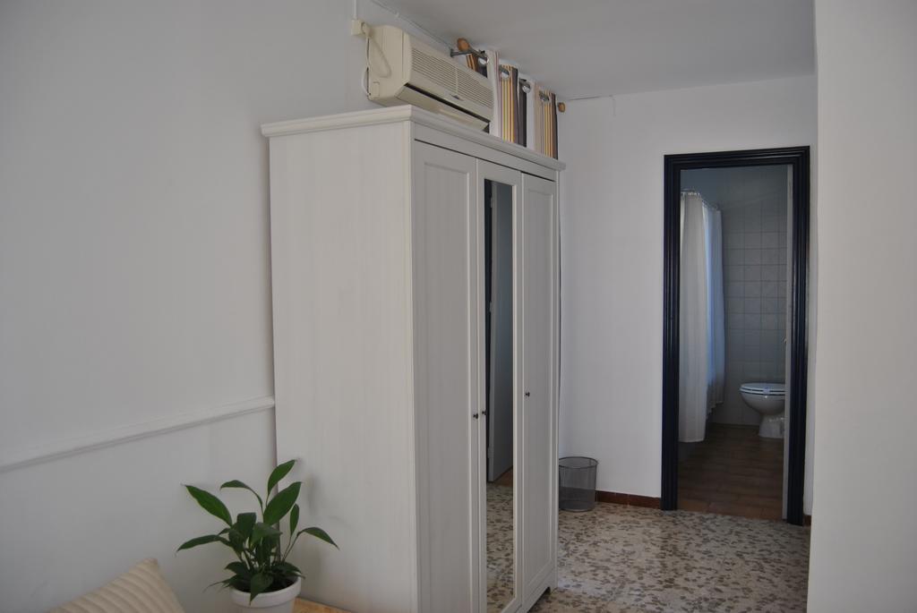 Hostal Puerto De Santa Maria El Puerto de Santa María Exteriör bild